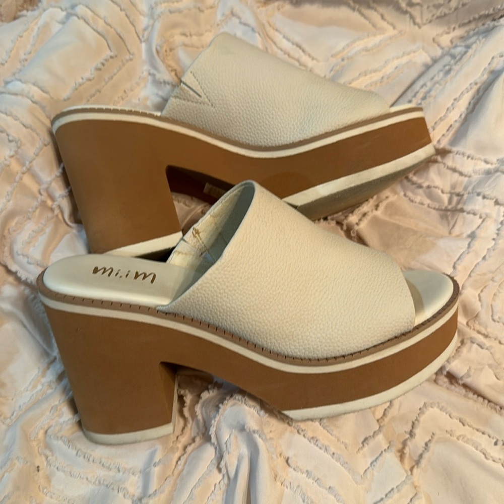 Women’s wedge sandals